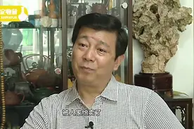 朋友寄放的文玩核桃被人看中，老板报了天价竟然成交，卖不卖？视频封面