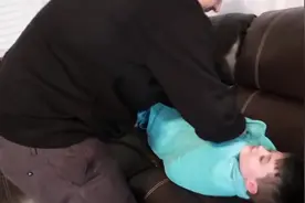 领养美美，重新体验一次当宝宝的快乐，爸爸的公主抱太有爱了！视频封面