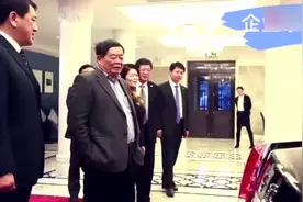 曹德旺提车红旗L5，一汽董事长徐留平亲自接待，各种介绍参观。视频封面