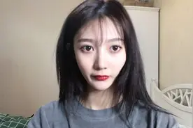 20岁小美女卸妆后变得巨丑，网友们却都夸我卸妆好看，我该怎么办视频封面