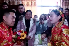 湖南一乡村女老师，因为长得漂亮，嫁给同校校长，看看新郎啥样视频封面