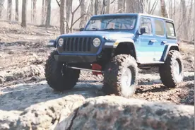 全新的 Axial SCX10 III 行走测试视频封面