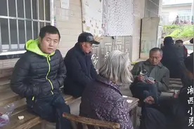湖南大山里面小村庄，虽然位置偏僻，可是村民对待生活依然热情视频封面