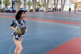 夏天跟女朋友一起打篮球会有多有趣？