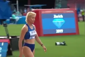 这才是运动之美，美女跳远，慢镜头下，肌肉都在抖动，太精彩了！视频封面