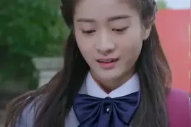 学校来了个美女转校生，谁料学霸一看瞬间懵了，没想到是自己堂妹视频封面