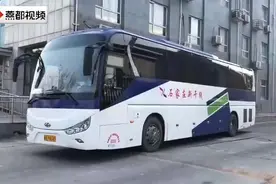石家庄白佛客运站首条客运班线恢复运营 首辆班线客车发车视频封面