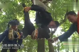 外国友人一家不远万里来到布依族村寨就为看一眼传说中的牛背杂技视频封面