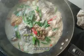 在美国泛滥成灾的鲤鱼，也可以这么美味哦😊原生态，好吃易学视频封面