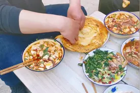 老姜做葫芦头泡馍，用了半只鸡，猪大骨和猪肥肠，一顿2碗吃过瘾视频封面