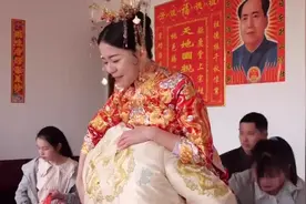 湖南一胖小伙结婚，新郎娶同村姑娘，新娘笑容满面好漂亮视频封面