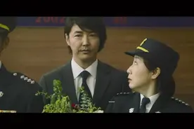 韩国女警表彰大会被帅哥检察官表白，一脸不解和懵懂，最后视频封面