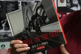 火车上的中国人：王福春记录了火车上的人生百态，留下历史的痕迹视频封面