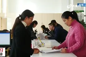 大降价！70种新药品纳入医保目录，新版医保将于明年1月1日实施视频封面