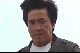 我是谁：成龙大哥震惊好莱坞的绝世一跳，小鲜肉一辈子都学不会。视频封面