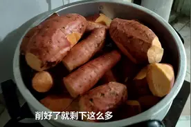 小霞红薯坏了舍不得丢，用刀砍砍留下好的吃，自称自己是个败家子视频封面