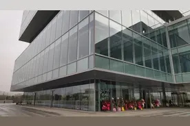 实拍小米武汉总部，看完才知道，小米在武汉的待遇别人想不到！视频封面