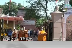 印度“神僧”声称一吻保平安，结果他死了，还传染20人