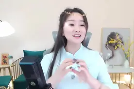 菲儿《红山果》我家屋前的那条路悄悄地看着你