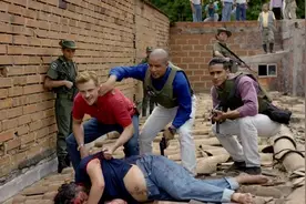 毒枭第二季：头号毒枭巴勃罗最终结局：贫民区房顶被警察击毙视频封面