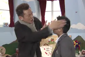 淘气包马小跳：吴磊不想上学装病，被老爸两个大耳刮子打醒！视频封面