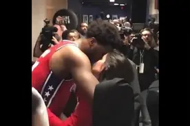 恩比德哭了，像个孩子一样躲进了女朋友怀里得到了安慰！视频封面