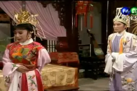 长姐幺妹实不同 女英长成美红妆 年逾三十多病痛 催得青春逝无踪视频封面