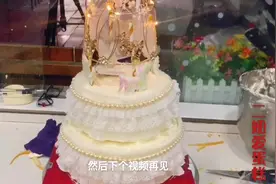 两层八寸➕六寸旋转木马网红皇冠蛋糕 288元进口奶油 送到8.8公里视频封面