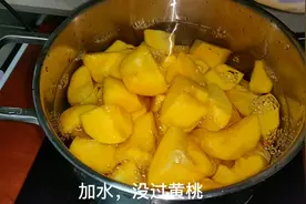 黄桃罐头的做法原来这么简单，一学就会，直播间14.9元做了三大瓶