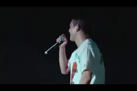陈冠希《记得我吗》西安草莓音乐节现场，一场金色的雨视频封面