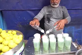 印度街头惊现现场苏打柠檬水制作过程视频封面