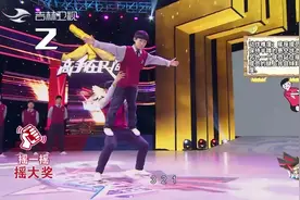 高手在民间：少年们挑战高难度叠叠乐动作，在脚上支撑倒立？厉害视频封面