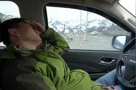 在4500米的子梅垭口突遇冰雹，高原反应到嘴唇发紫，是撤是留？