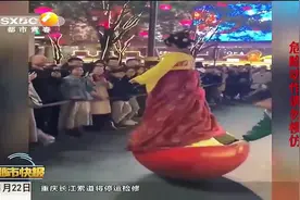 真人“不倒翁”走红网络！可这真的安全吗？医生：不要轻易模仿视频封面