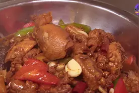 农家散养鸡，应该怎么炒？山东大厨教你的这道老厨炒鸡你学会了吗