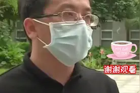 警惕，一女子因吃黑木耳中毒身亡，医生告诫，木耳这样吃可能中毒视频封面