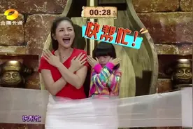 麦咭：胡可你这演技浮夸了！麦咭要报仇了，把胡可绑成木乃伊！视频封面