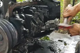 五十铃发动机缸套严重磨损，更换四配套视频封面