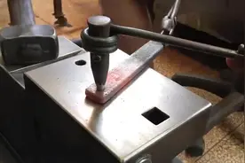 如何锻造榫眼的？看老师傅这技术厉害了，技术免费学，别错过哦视频封面