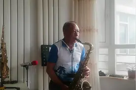 萨克斯独奏《车站》，吹得太伤感了，每当旋律想起就忍不住落泪