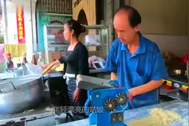 河南光棍汉，中年赴越南开中餐馆，娶了当地年轻漂亮的姑娘视频封面