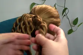 冬天穿棉服这么盘发，方法简单，超级减龄，最主要不刮衣服视频封面
