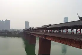 有序开放的衡阳东洲岛景区，有效控制人流，游客戴口罩踏青觅春视频封面