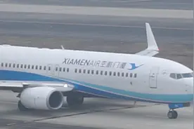 厦门航空波音737在双流大雾中起飞，空管小姐姐调度声音甜美视频封面