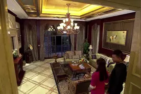 女子曾因家庭破产变卖别墅，老公为让她开心将其买回，感人至深！