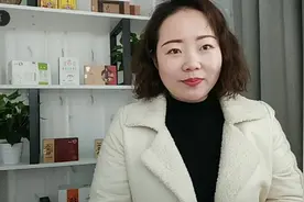 老看手机眼花、视力模糊怎么办？教你一招改善视力，玩手机要看哟视频封面