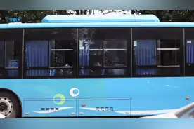 听得上头！公安反诈版《路灯下的小姑娘》图片