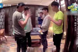 爸爸回来了：李晨竟是嗯哼干爹，李晨索吻嗯哼不理，霍思燕着急！视频封面