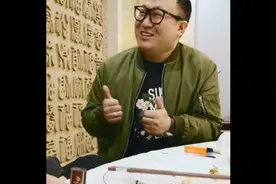 董事长参加同学聚会被瞧不起公开身份后视频封面