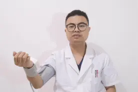高血压测量，腕式血压计行不行？心血管医生亲测，跟上臂的相比视频封面